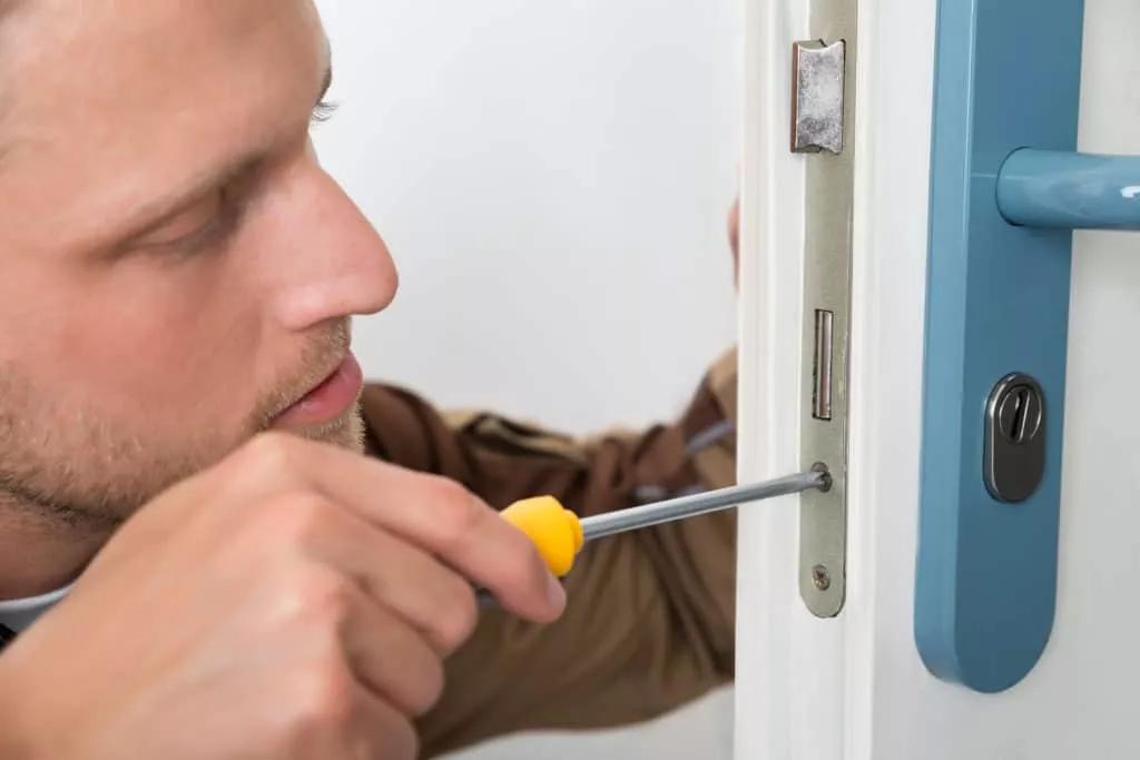 use a locksmith service Door Repair Service